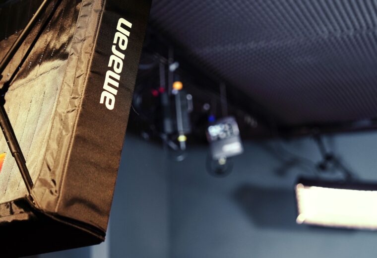 Aputure Amaran F21